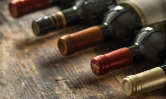 CZY WINO MA DATĘ WAŻNOŚCI? FAKTY VS MITY O PRZECHOWYWANIU WINA.