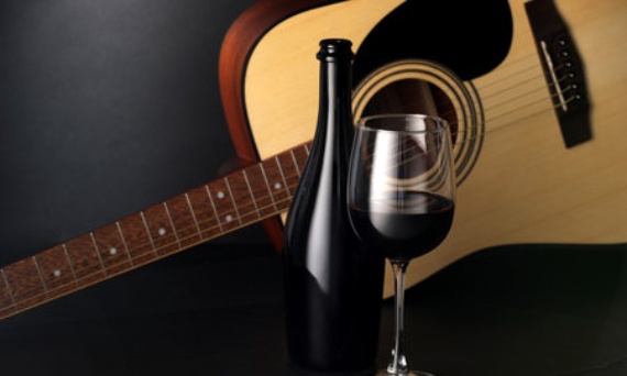 WINO I MUZYKA - JAKIE BRZMIENIA NAJLEPIEJ PASUJĄ DO TWOJEGO KIELISZKA?