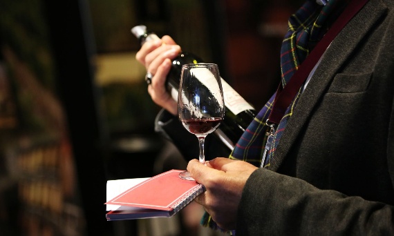 DLACZEGO JEDNE WINA MAJĄ WIĘCEJ ALKOHOLU NIŻ INNE? CO WPŁYWA NA PROCENTY?