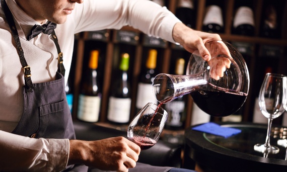 JAK DEGUSTOWAĆ WINO JAK PROFESJONALISTA? - TECHNIKI, KOLEJNOŚĆ SMAKÓW, TERMINY DEGUSTACYJNE.