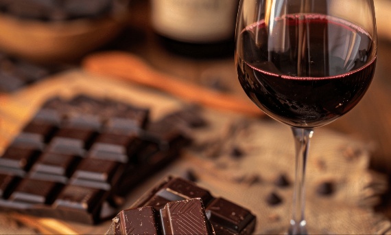 WINO A CZEKOLADA - JAK ŁĄCZYĆ SMAKI, ABY POWSTAŁA HARMONIA.