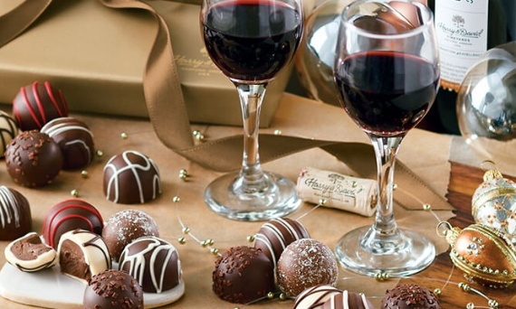 WINO I DESERY - JAK DOBRAĆ IDEALNE POŁĄCZENIA, BY CIESZYĆ SIĘ HARMONIA SMAKÓW?