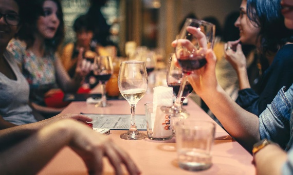 DLACZEGO WINO SMAKUJE INACZEJ KAŻDEJ OSOBIE?