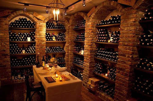 JAK OPIEKOWAĆ SIĘ WINEM W DOMOWEJ PIWNICZCE - PRAKTYCZNY PRZEWODNIK.